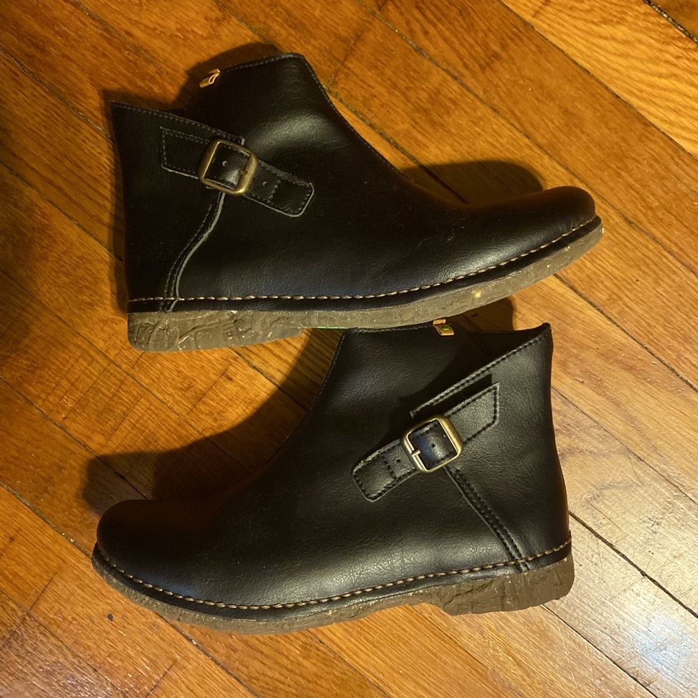 EL NATURALISTA size 7, black